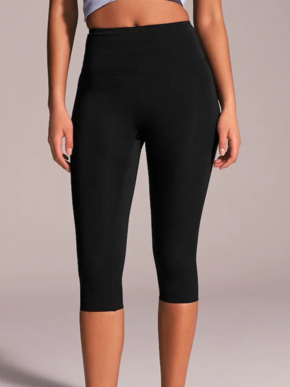 Charlotte Russe Black Capri Leggings | Size Medium